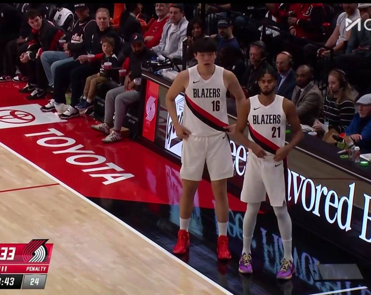 Download Kaiyun-CBA季后赛今夜再迎强敌，芝加哥公牛再遭质疑，主帅态度——质疑声仍在，轮换策略成焦点(nba公牛队新闻)