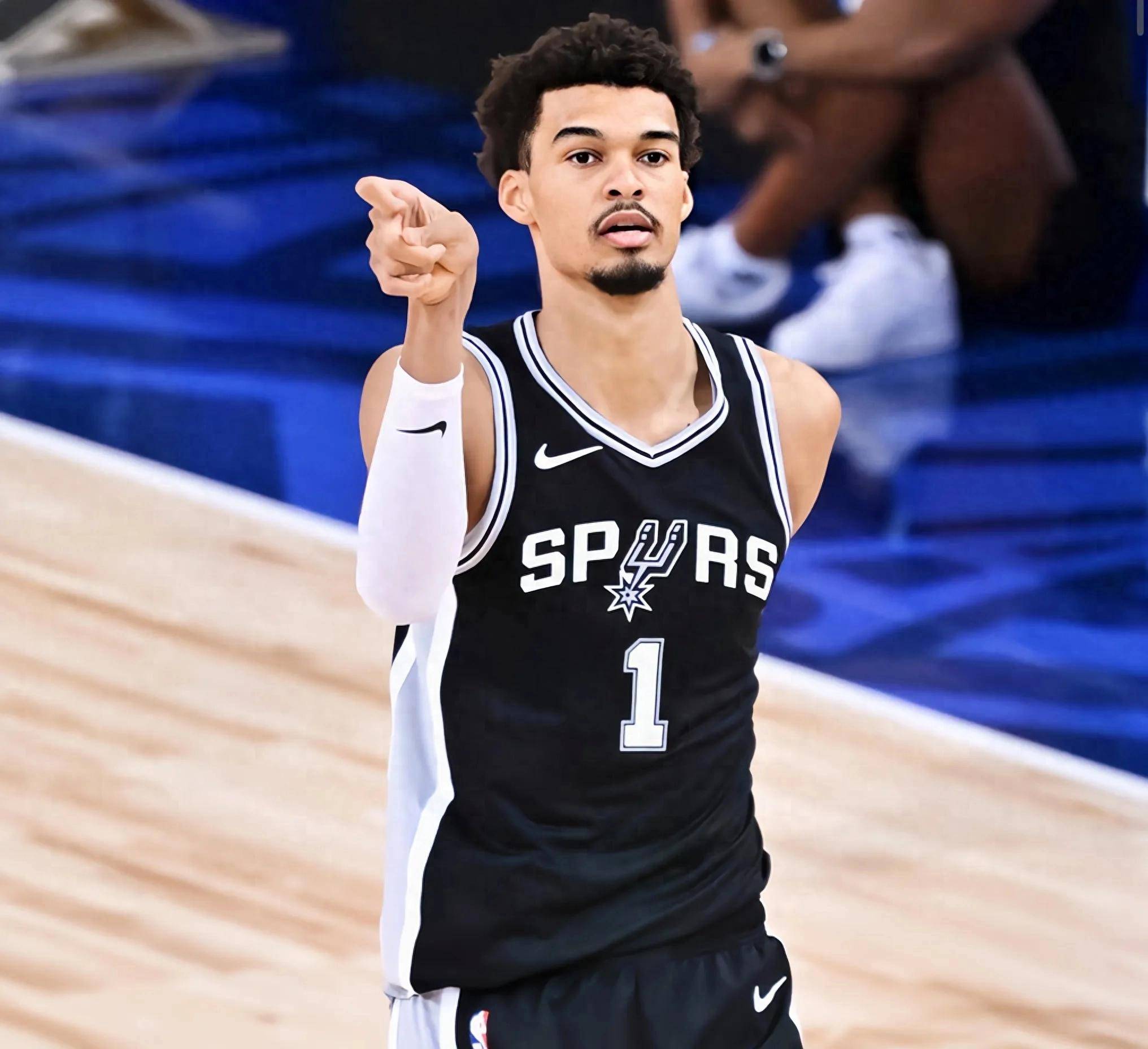 电竞赔率-今晚体能课后，布莱顿状态回暖备战NBA季后赛，态度坚定，赛季目标并未改变的简单介绍